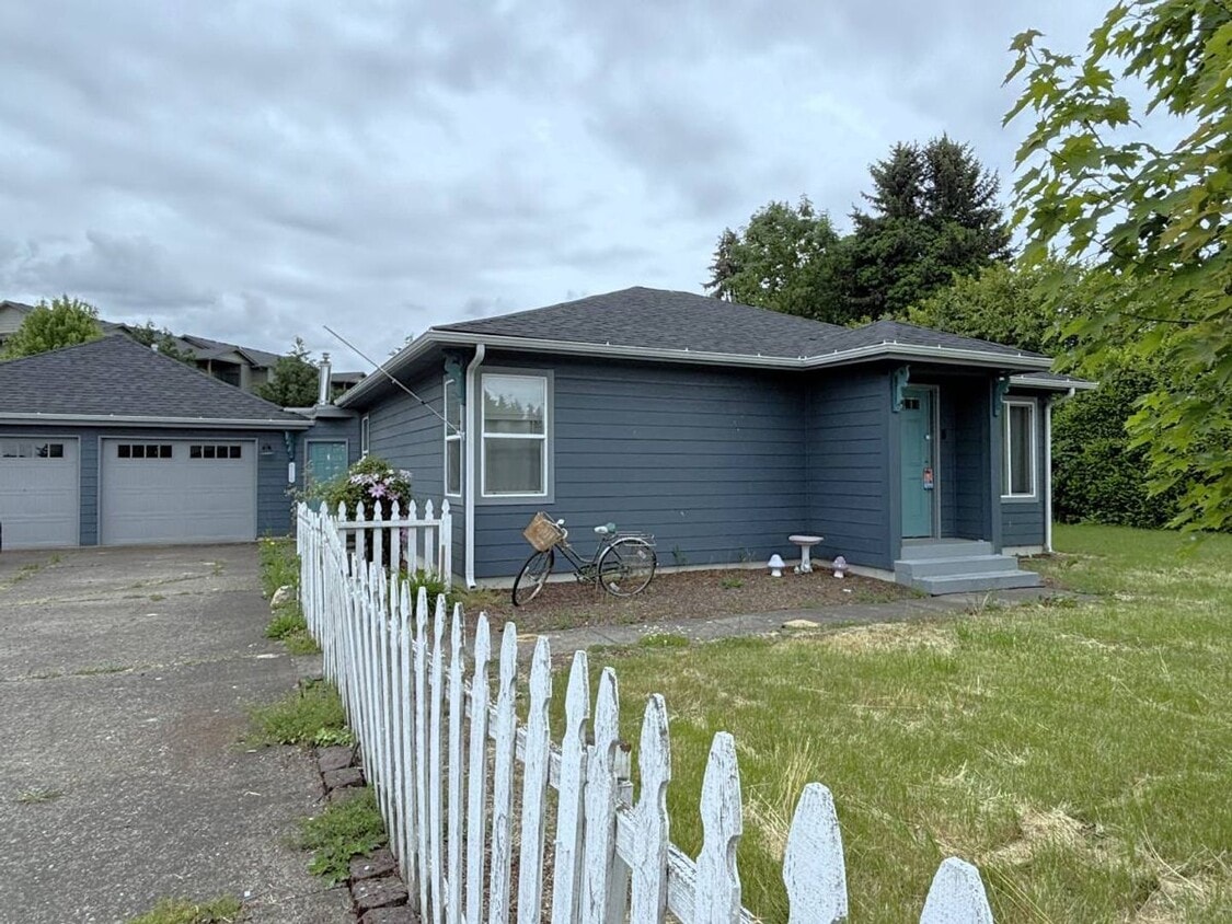 Foto principal - Spacious House with Garage, 48x24 Shop, an...