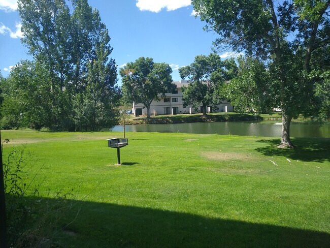 Foto del edificio - 1705 Heatheridge Rd