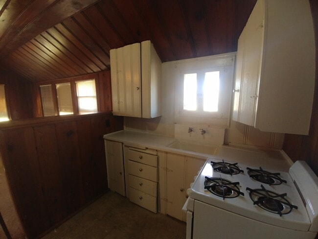 Foto del edificio - Studio Garage Apartment with Water/Trash/G...