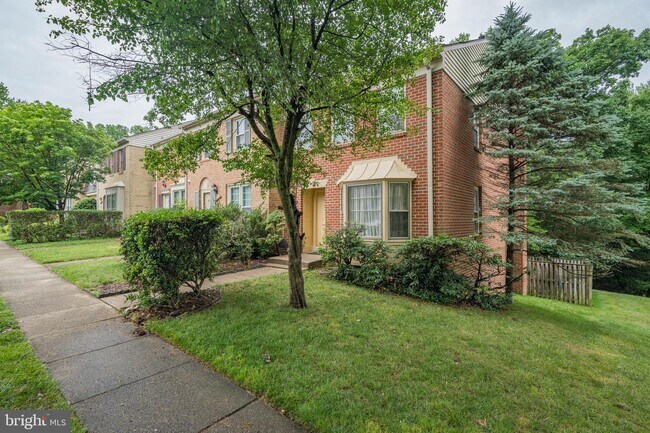 Building Photo - 4773 Gainsborough Dr