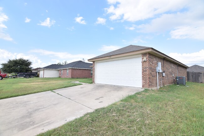 Building Photo - 3805 John Haedge Dr