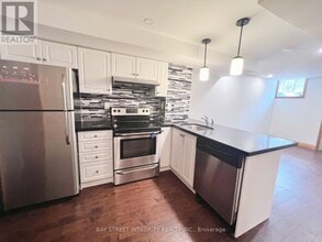 Building Photo - 220 Sixteen Mile Dr