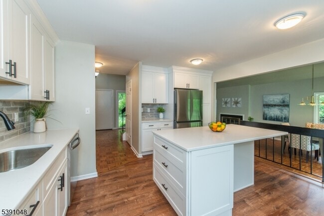 Building Photo - 14 Lenape Dr