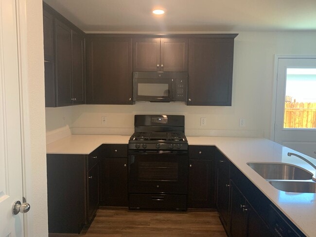 Foto del edificio - House for Lease in Forney