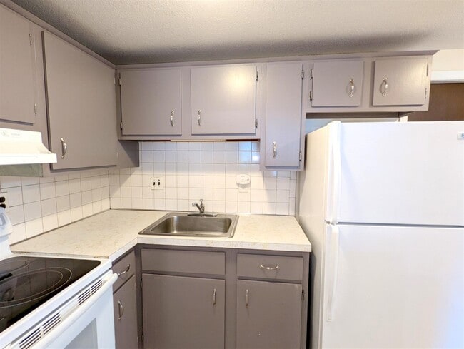 Building Photo - 101 Alpine St