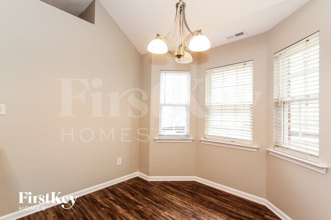 Foto del edificio - 164 Silver Birch Ln