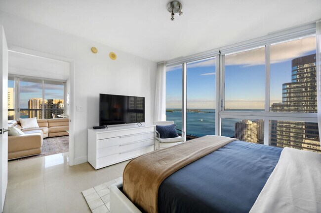 Building Photo - 485 Brickell Ave