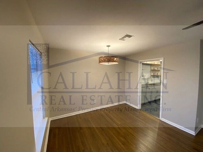 Building Photo - Updated Little Rock Home