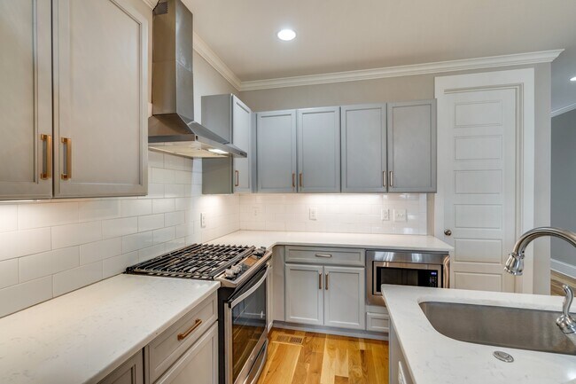 Building Photo - 4604A Michigan Ave