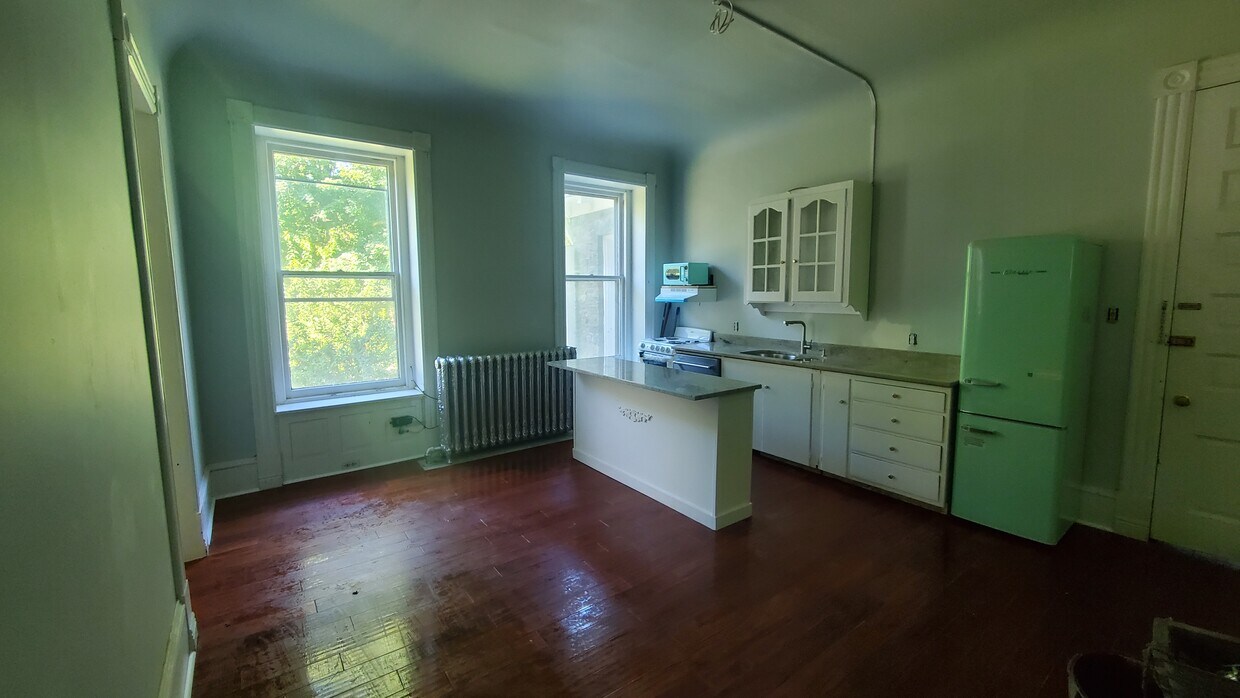 Primary Photo - 360 S Bellevue Ave