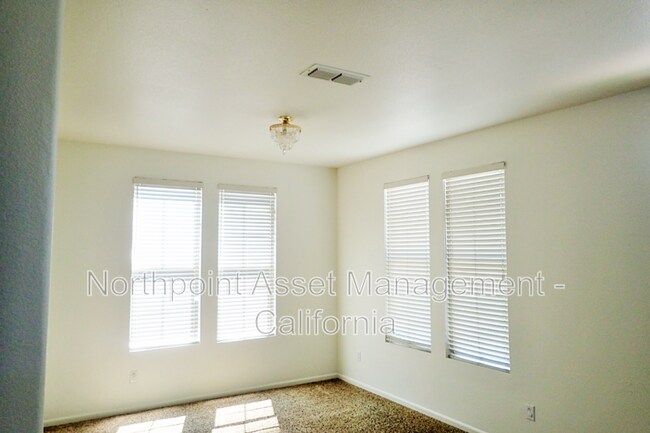 Foto del edificio - 741 Ward Way