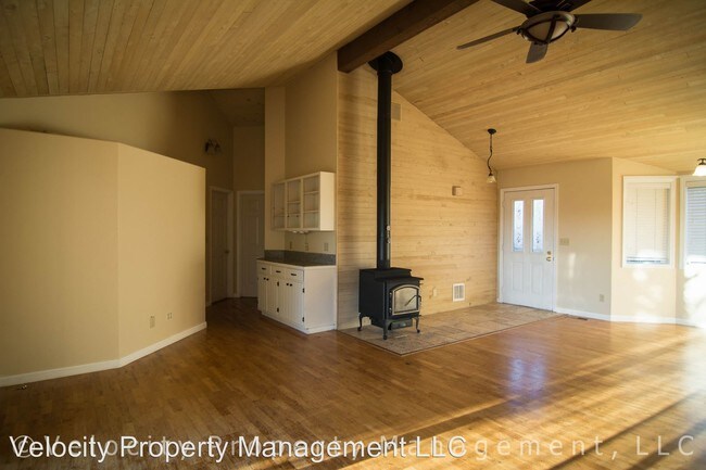 Building Photo - 62425 Stenkamp Rd
