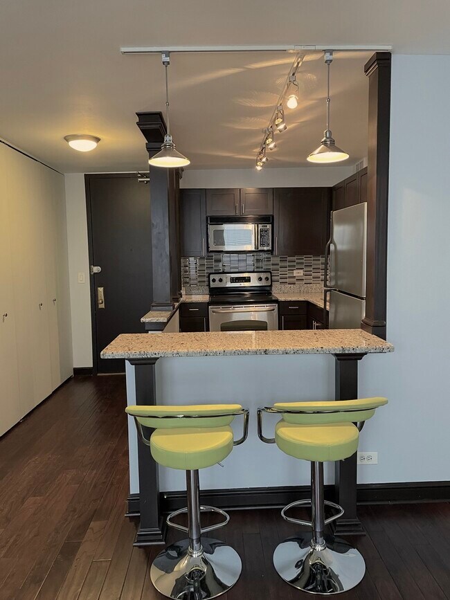 Foto del edificio - 655 W Irving Park Rd