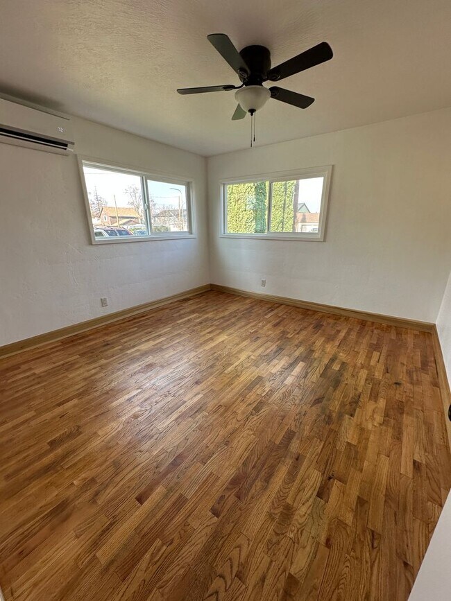 Building Photo - Beautifully Redone 3 Bedroom 2 Bath Home C...