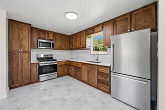 Building Photo - 8411 Botany Ln