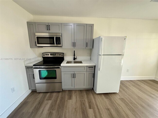 Building Photo - 1731 Alcazar Dr