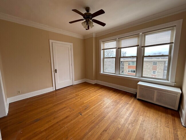 Foto del edificio - 4716 N Kenneth Ave