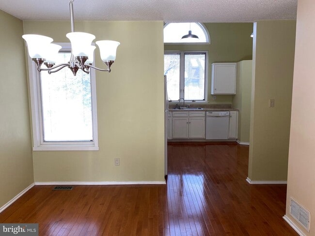 Building Photo - 408 Sayre Dr