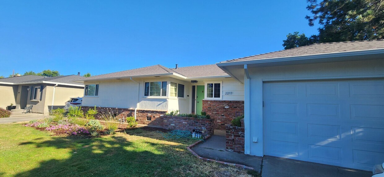 Primary Photo - 3 Bedroom 1 Bathroom Charmer in Hollywood ...