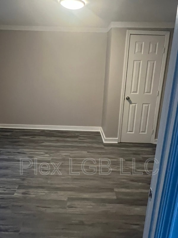 Building Photo - 405 Render St