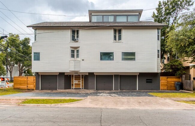 Building Photo - 5105 Vandelia St