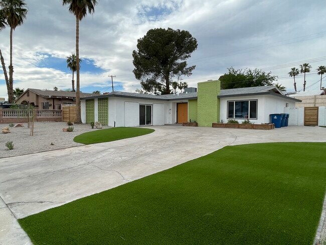 Building Photo - 1662 Sombrero Dr