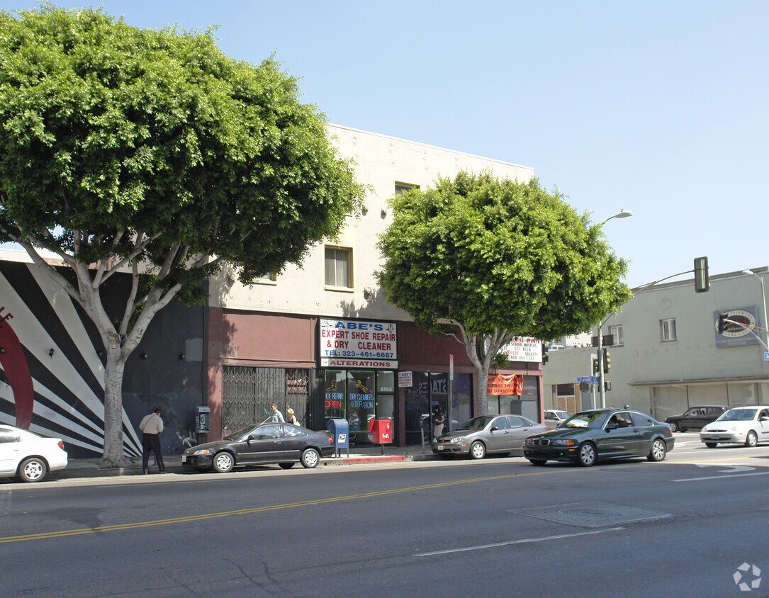 Sunset Wilcox Apartments in Hollywood, CA