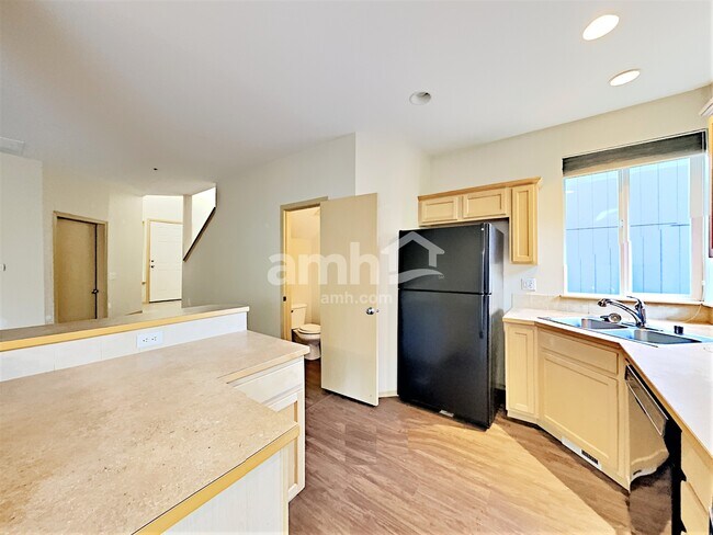 Building Photo - 221 84th Ave NE