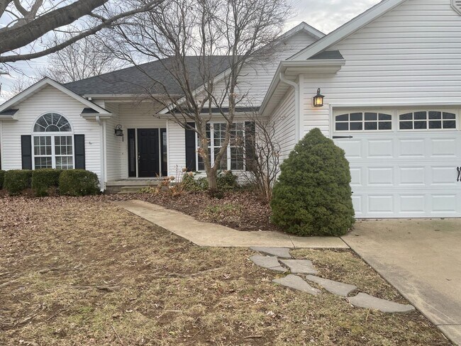 Foto del edificio - CARL JUNCTION: Beautiful 3BR/2BA home in Carl Junction with fenced in yard and storm shelter!!