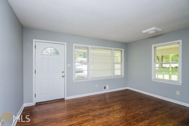 Foto del edificio - 5113 Hiram Lithia Springs Rd SW