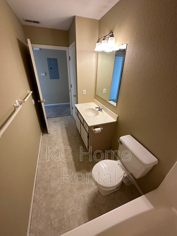 Foto del edificio - 2126 Highridge Dr