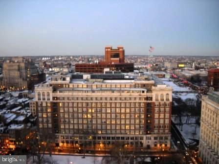 Foto del edificio - 604 S Washington Square