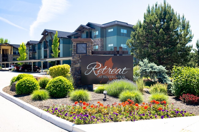 Building Photo - Retreat at Silvercloud