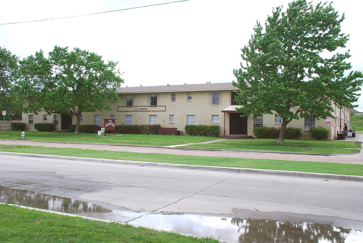 Building Photo - High Oaks West