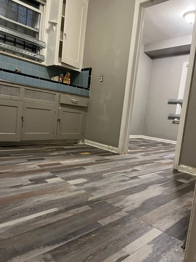 Building Photo - Lovely renovated 3 bedroom house