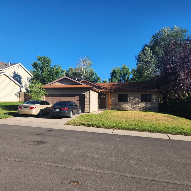 Building Photo - 257 Lupine Dr