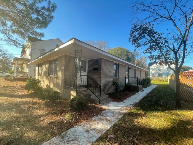 Building Photo - Awesome duplex apartment in Port Norfolk