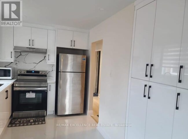 Building Photo - 156 Voltarie Cres