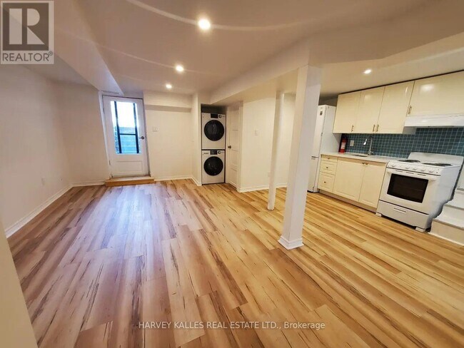 Photo du bâtiment - 17 Alberta Ave