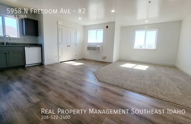 Foto del edificio - Brand New & Modern 3 Bedroom, 1.5 Bathroom...
