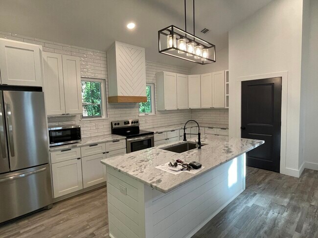 Foto del edificio - 1321 Cedar Ave S