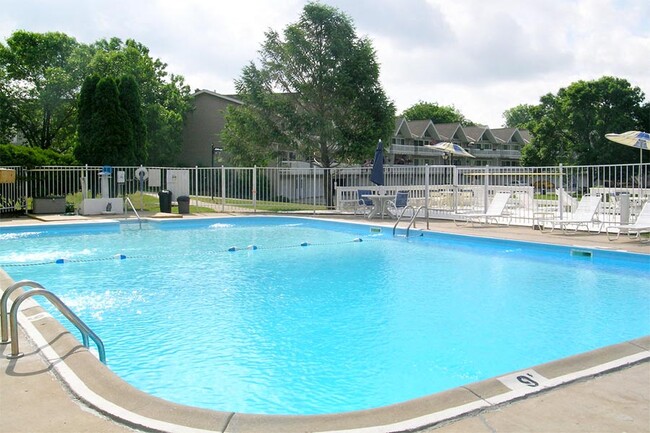 Piscina - Summit Lake Apartments and Townhomes