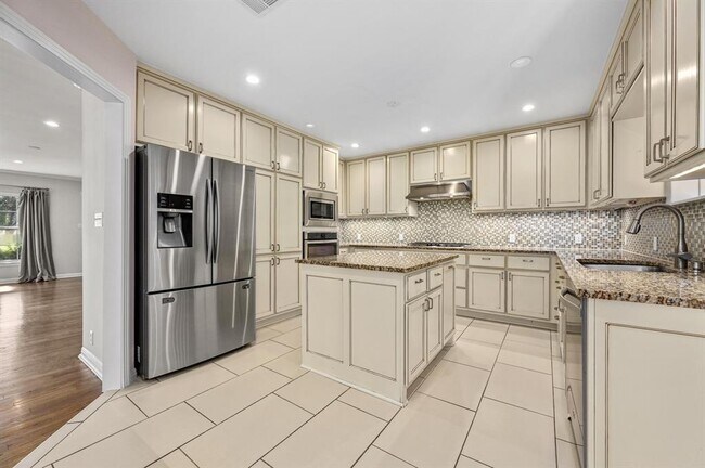 Foto del edificio - 2500 Winsted Ln
