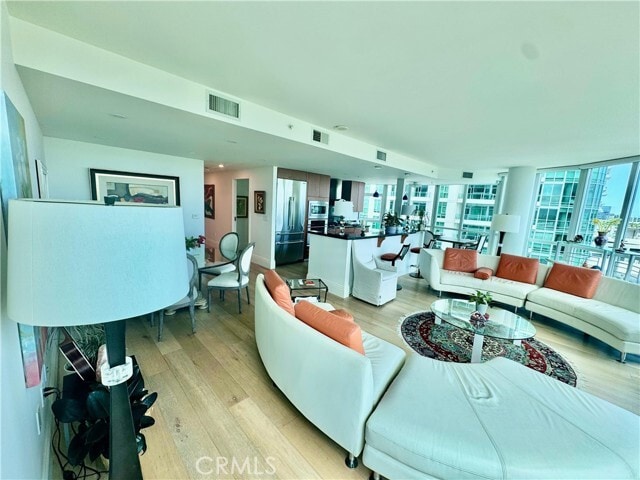 Foto del edificio - 3141 Michelson Dr