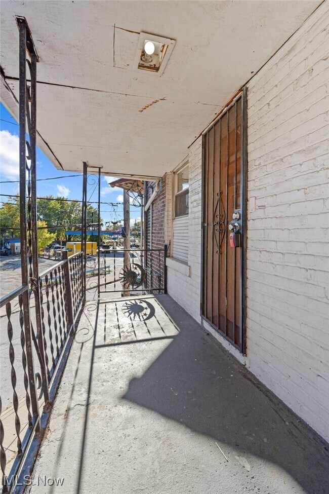 Foto del edificio - 15300 Waterloo Rd