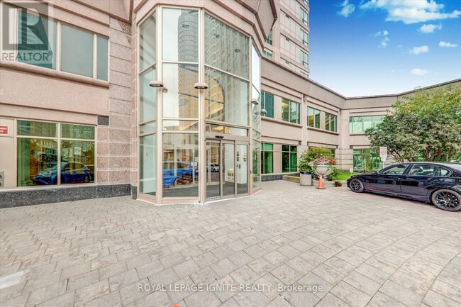 Building Photo - 11-611 Lee Centre Dr