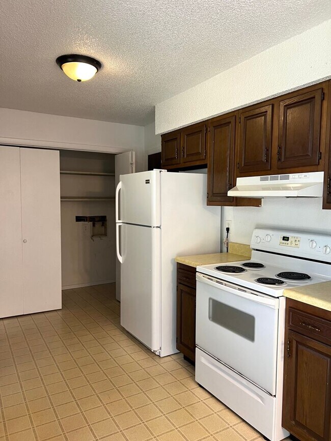 Building Photo - 3809-3811 College View Drive