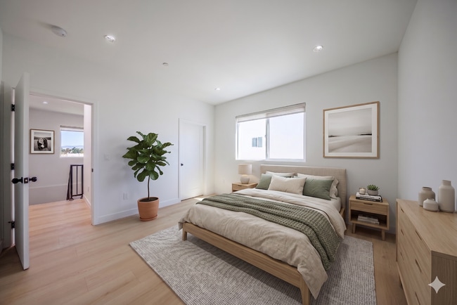 Building Photo - 2847 S Victoria Ave