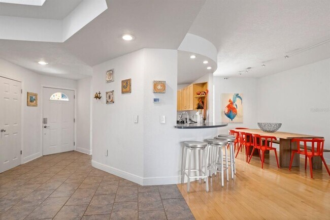 Building Photo - 722 Pinellas Bayway S