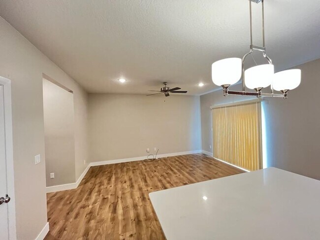 Foto del edificio - Stone Gate Townhome